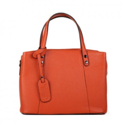 Co nosit k oranžové kožené kabelce?