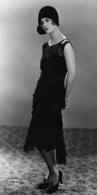Malé černé šaty Coco Chanel a jakou koženou kabelku k nim volit