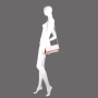 Trendová kožená kabelka crossbody z Itálie jemne růžová Violeta přední strana na postavě