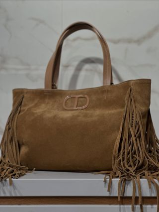 Bez třásni to tuto sezónu prostě nejde Kožená kabelka Twinset #kabelka #pravakuze #madeinitaly